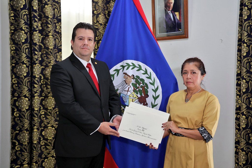 Embajador de Guatemala presenta sus cartas credenciales en Belice.