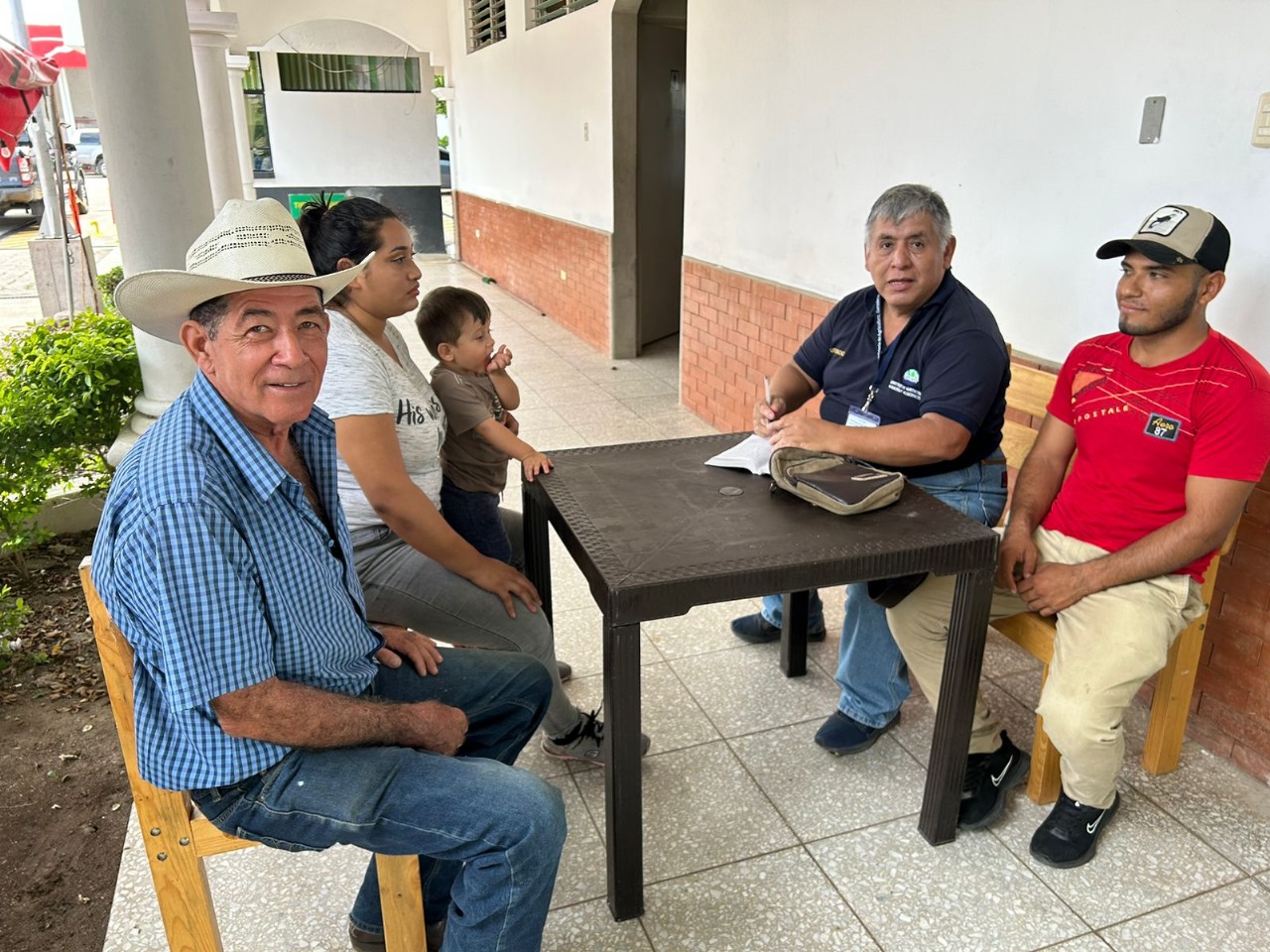 Productores de Atescatempa capacitados para obtener licencia sanitaria de transporte
