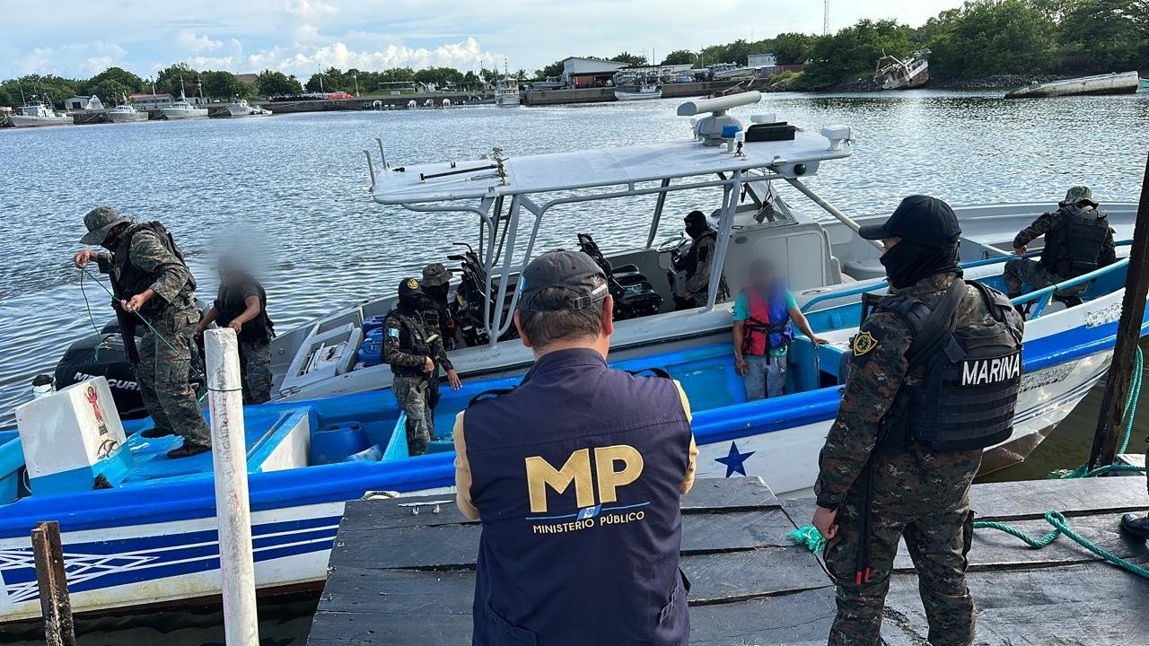 Localizan 248 paquetes de cocaína en embarcación interceptada en el Pacífico