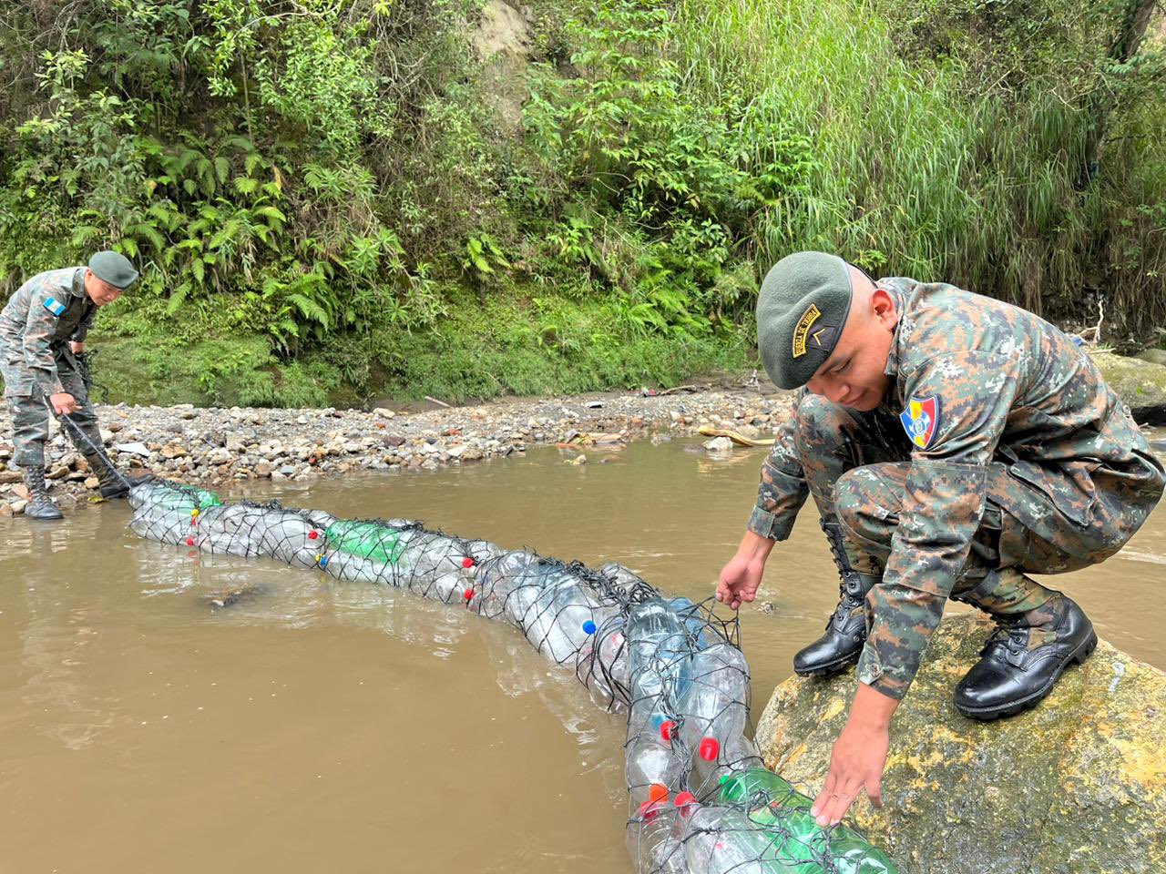 Ejército instala biobardas en ríos Méndez y Los Ocotes
