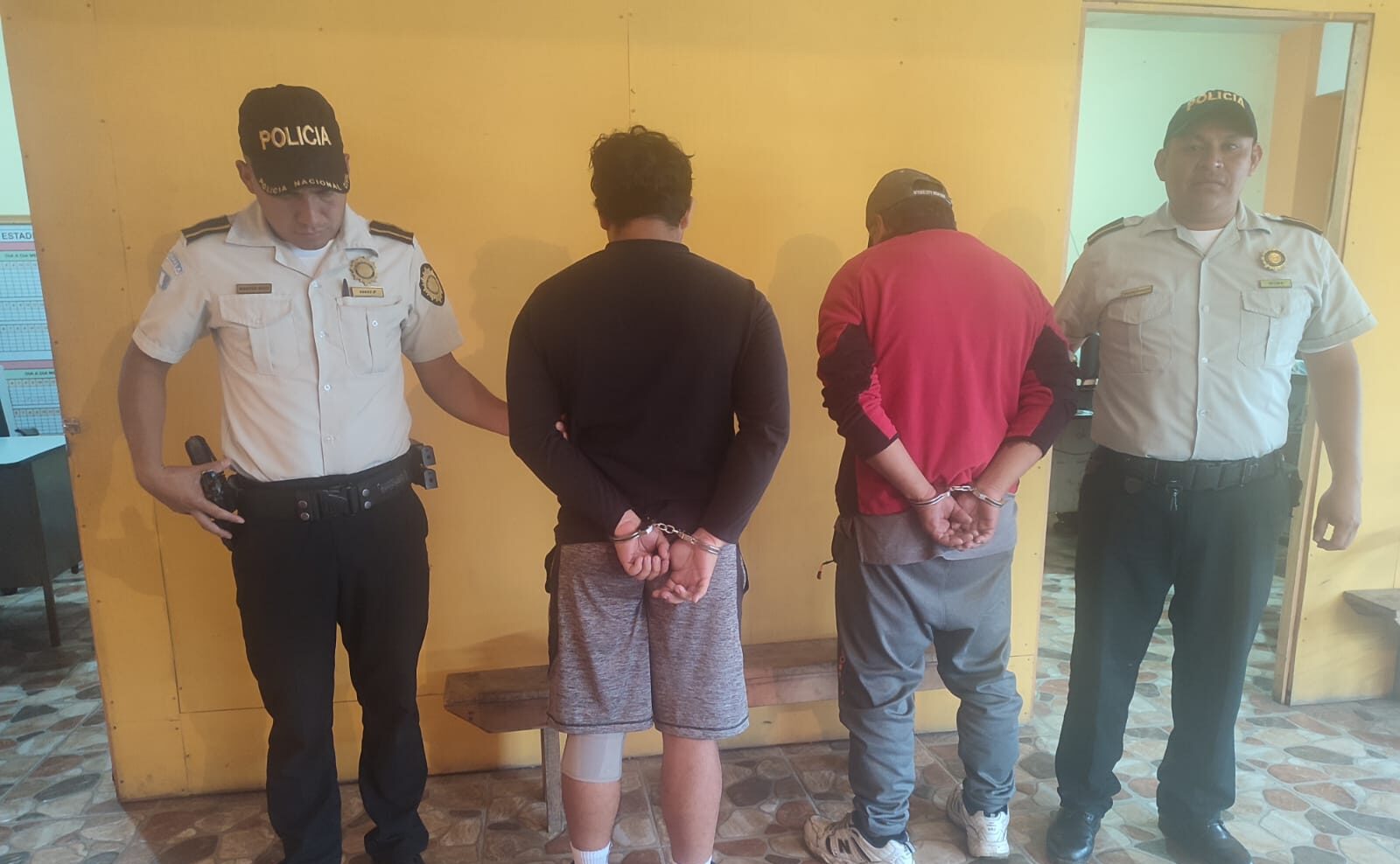 Joven detenido por posesión de drogas y su padre por intento de soborno