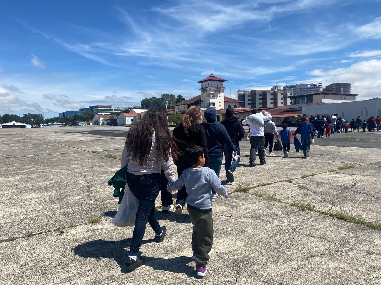 Más de 900 guatemaltecos retornaron en 10 vuelos procedentes de Estados Unidos