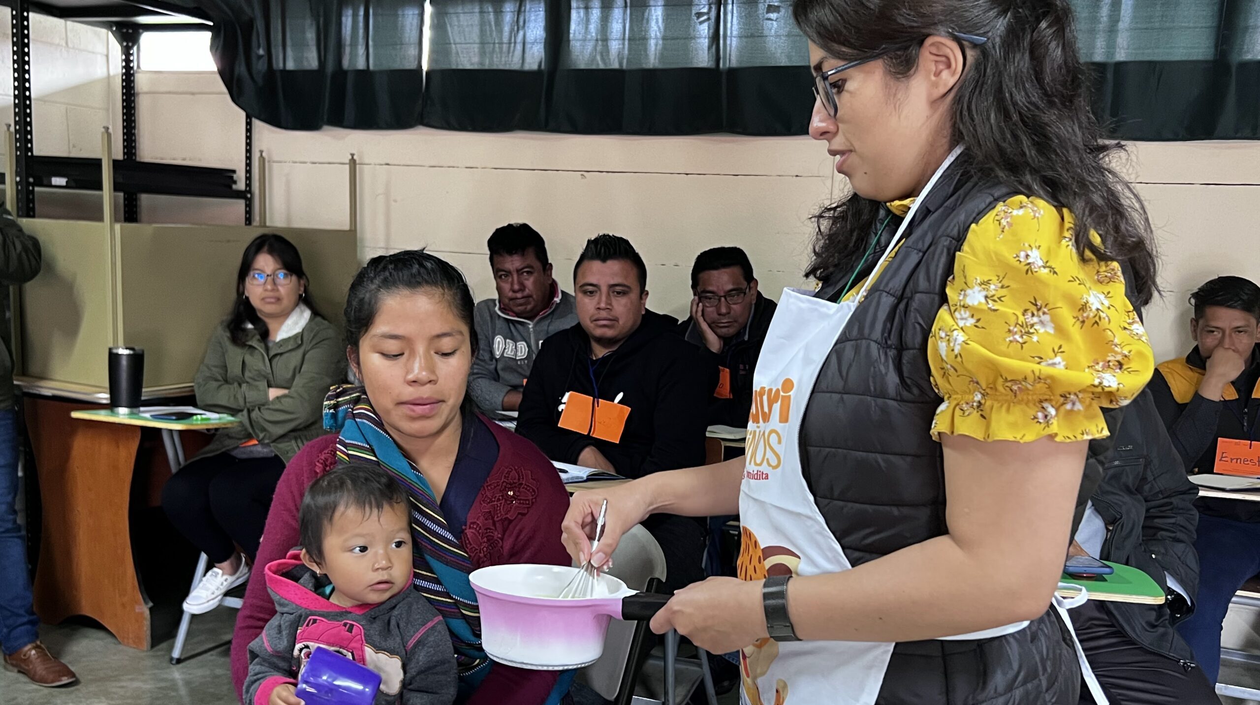 Capacitan a madres de familia sobre buenas prácticas alimentarias