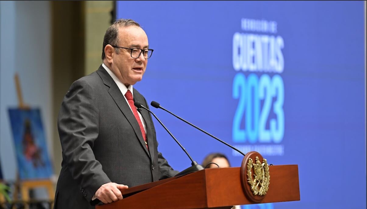 Presidente Alejandro Giammattei en Palacio Nacional de la Cultura