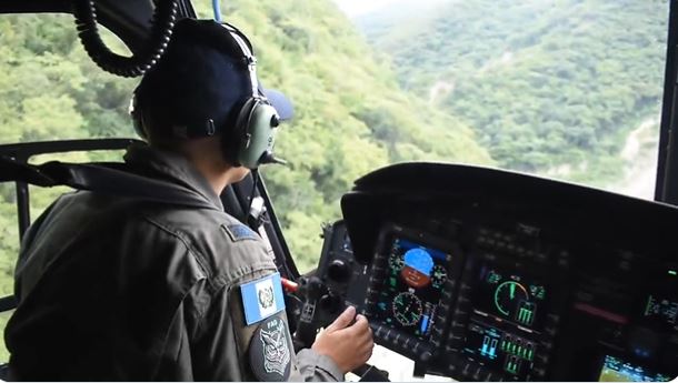 Realizan sobrevuelo sobre río Las Vacas en el asentamiento Dios es Fiel. / Foto: Ejército de Guatemala.