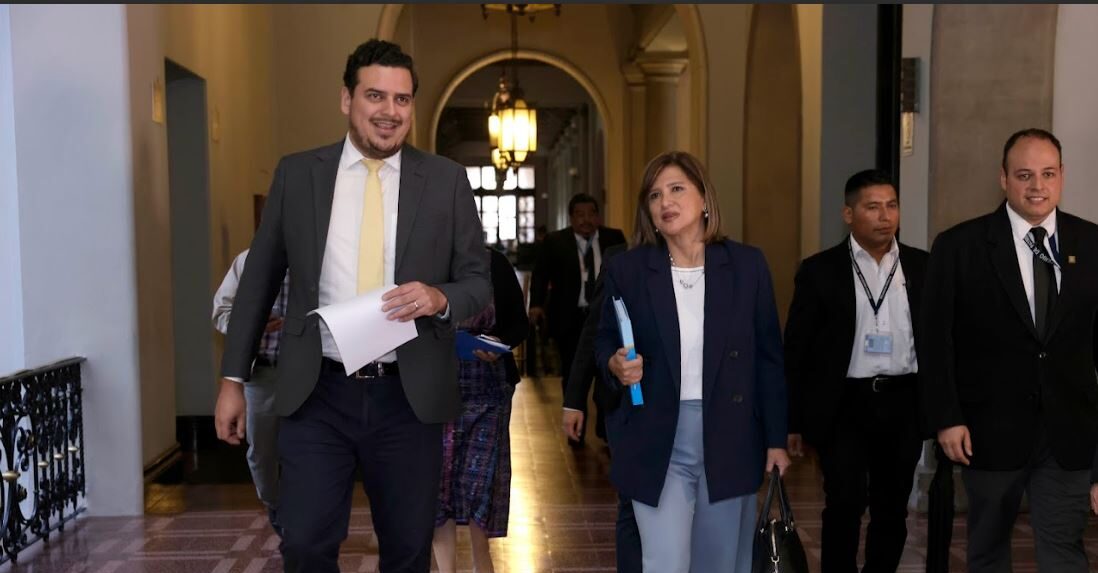 Ejecutivo y binomio electo retoman proceso de transición