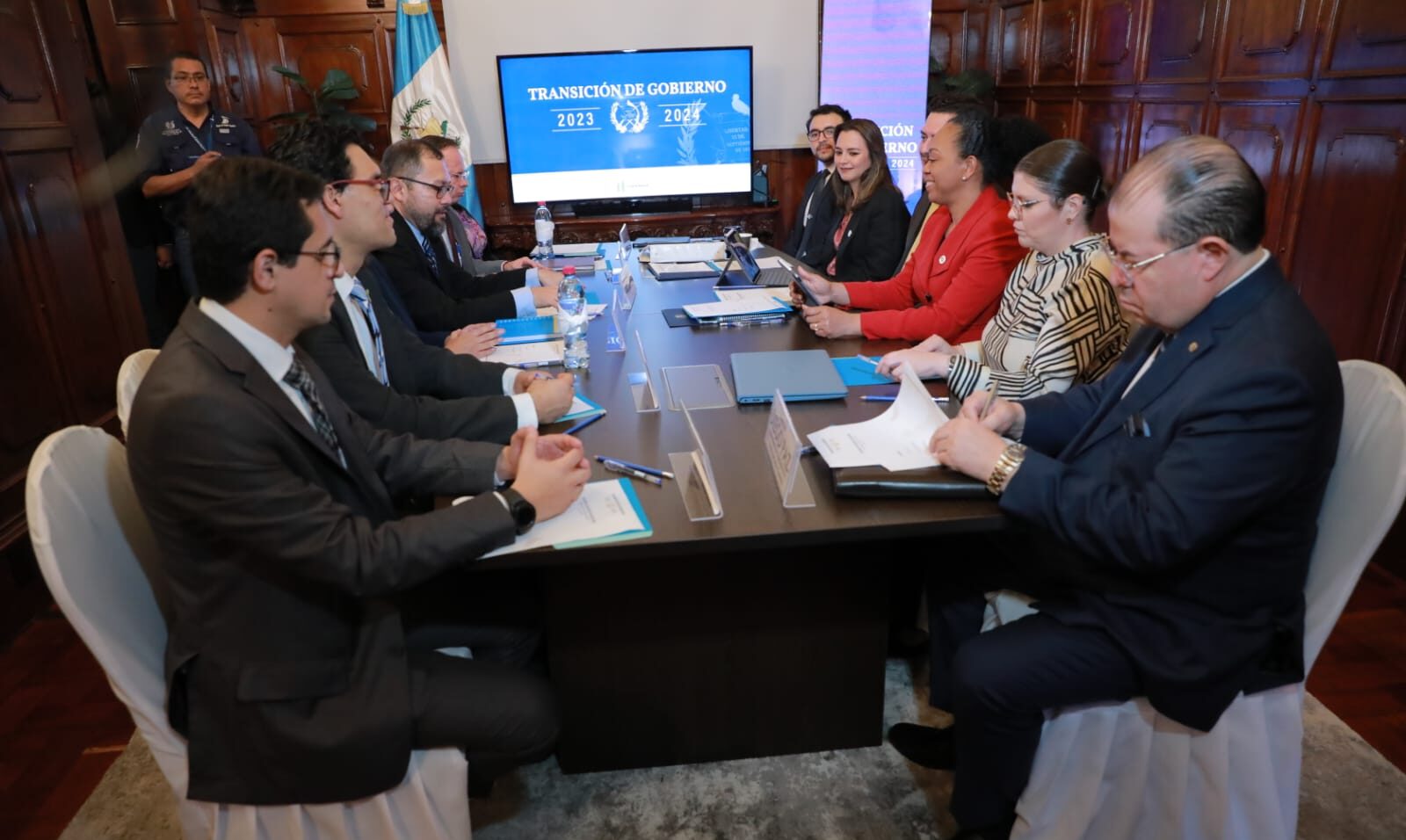 Gobierno de Guatemala informa reanudación del proceso de transición