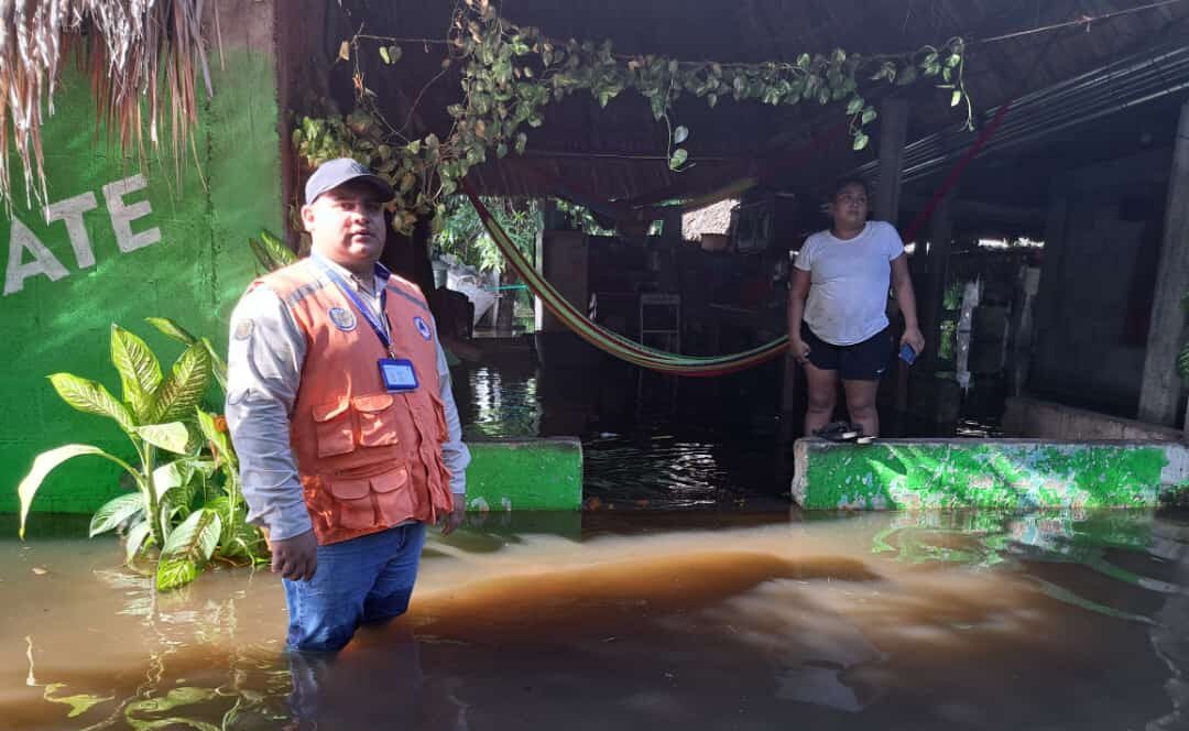 Brindan asistencia a familias afectadas por fuertes lluvias en aldea El Garitón, Santa Rosa