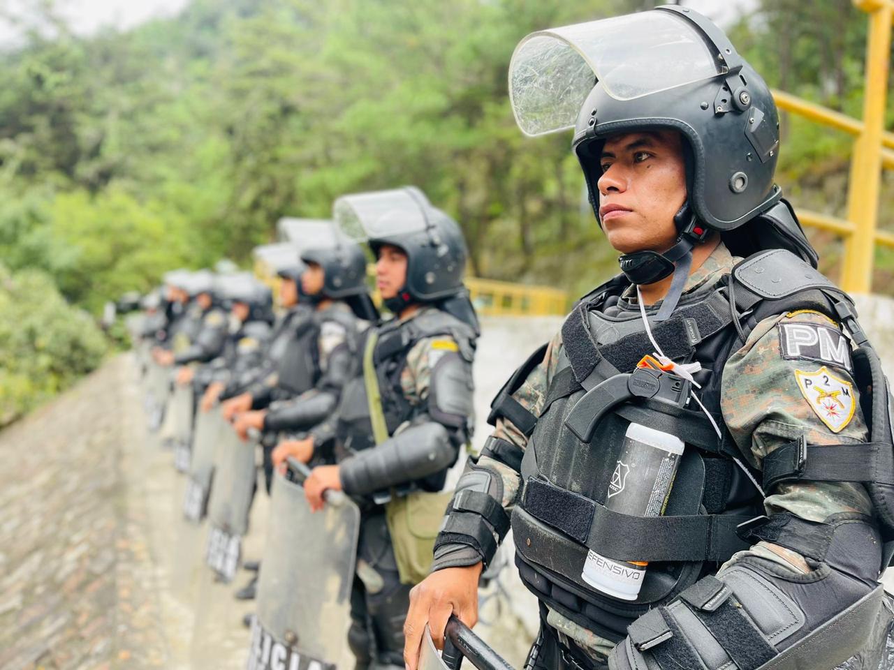 Ejército resguarda reapertura de llaves de paso de agua hacia la capital guatemalteca