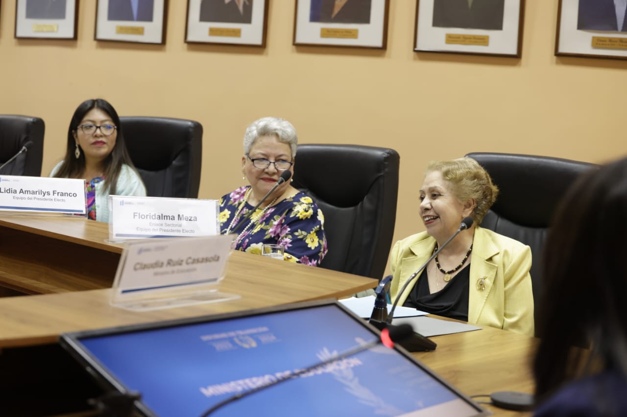 Autoridades de Educación se suman a diálogos sectoriales