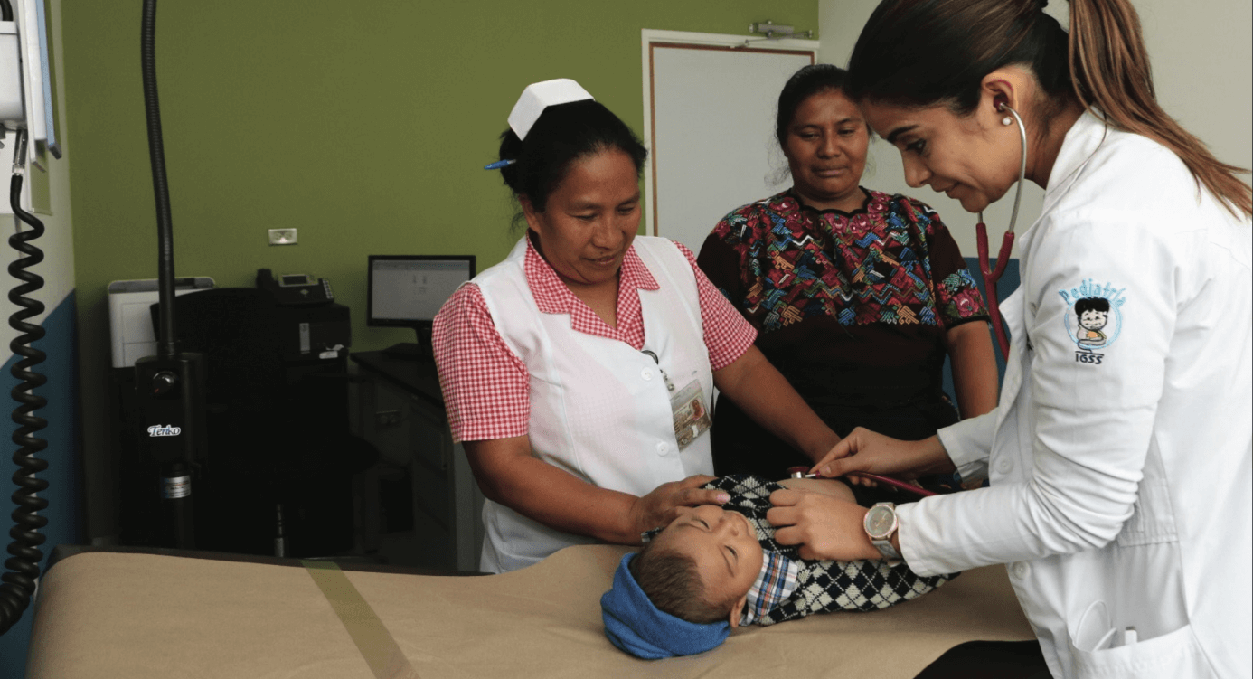 Estos son los beneficios para migrantes y sus familias en el IGSS
