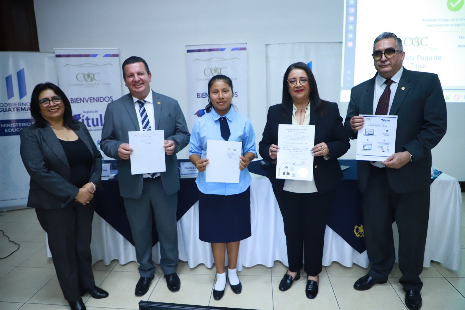 Firman convenio para facilitar registro de títulos y diplomas del nivel medio