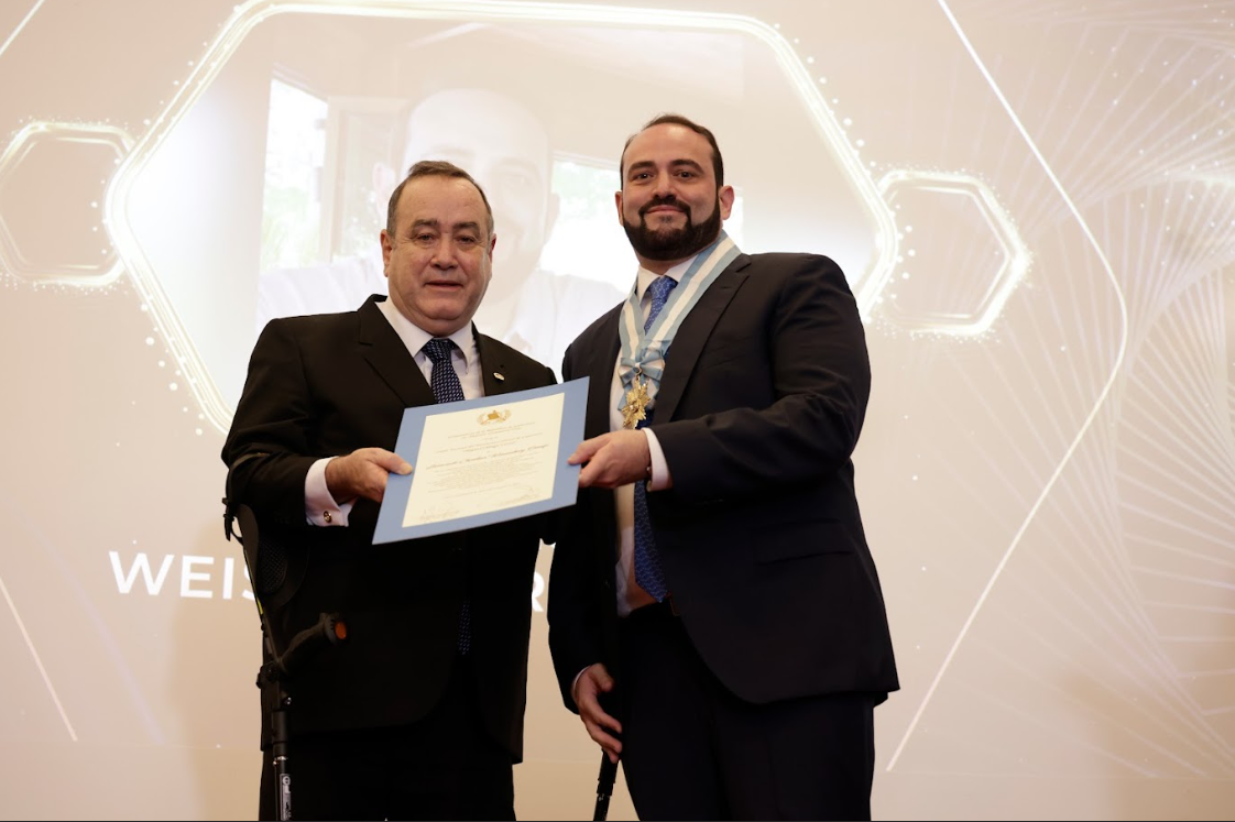 Entrega de la Orden del Patrimonio a Christian Weissenberg.