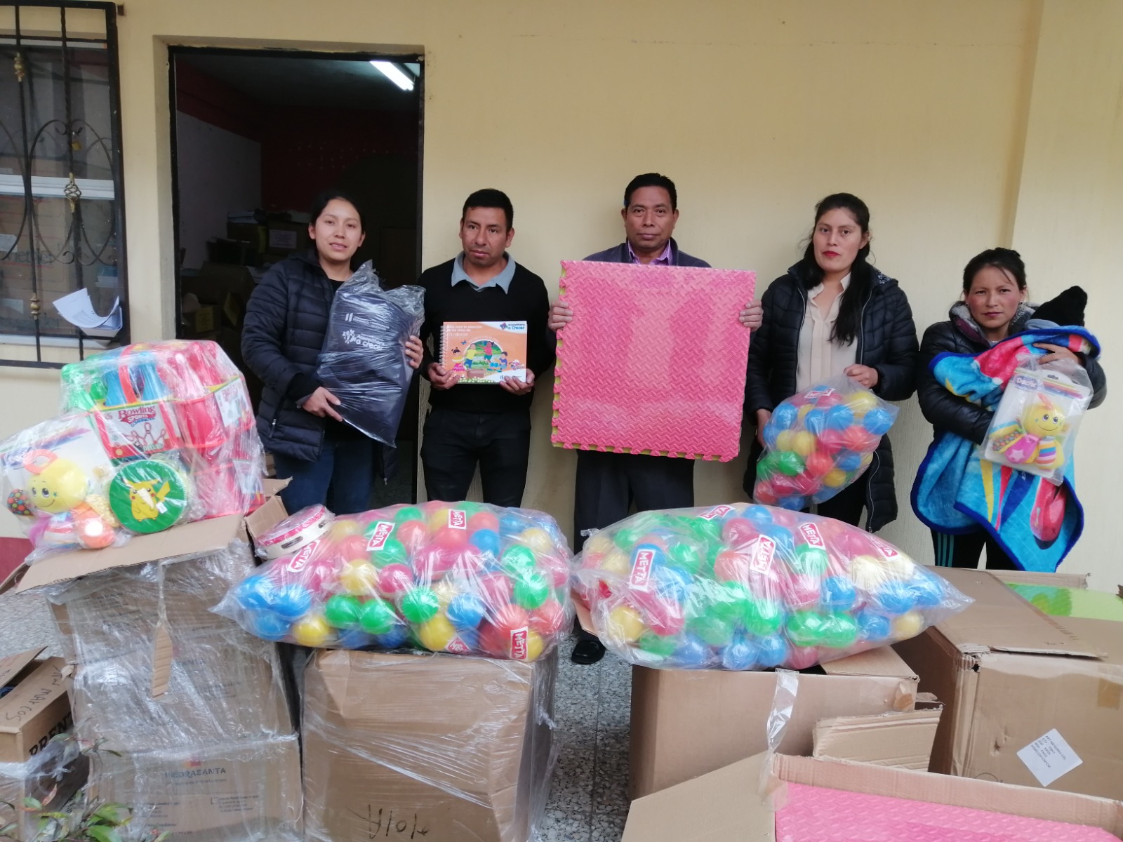 Gestores educativos de los Cecodii en San Marcos reciben material educativo y didáctico