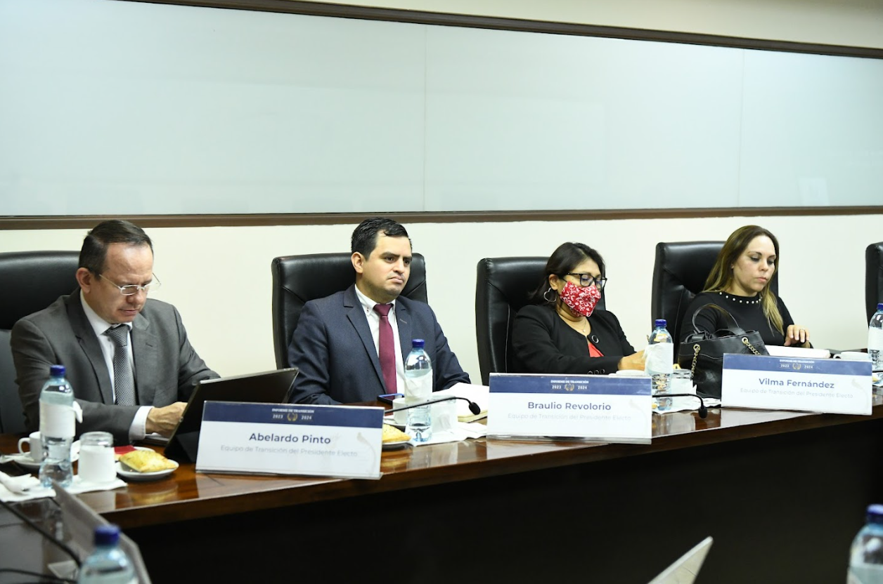 Representantes del binomio electo en reunión del Mides. / Foto: Carlos Jacinto.