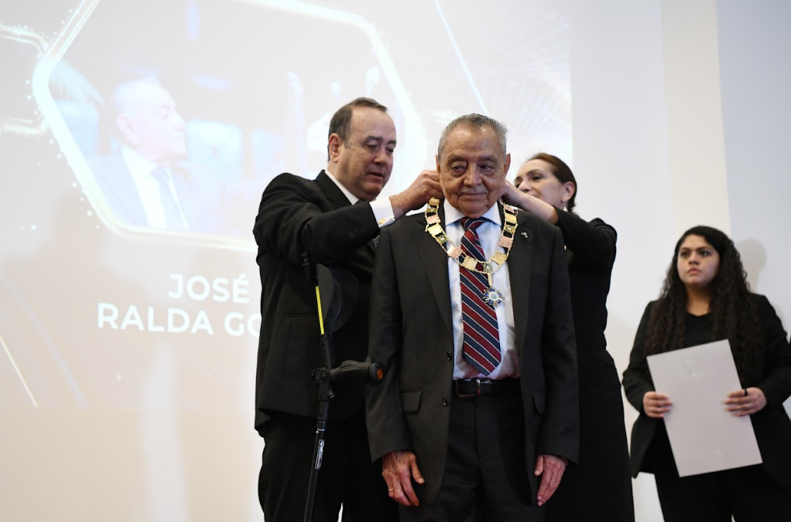 Entrega de la Orden del Quetzal en grado de Gran Collar.