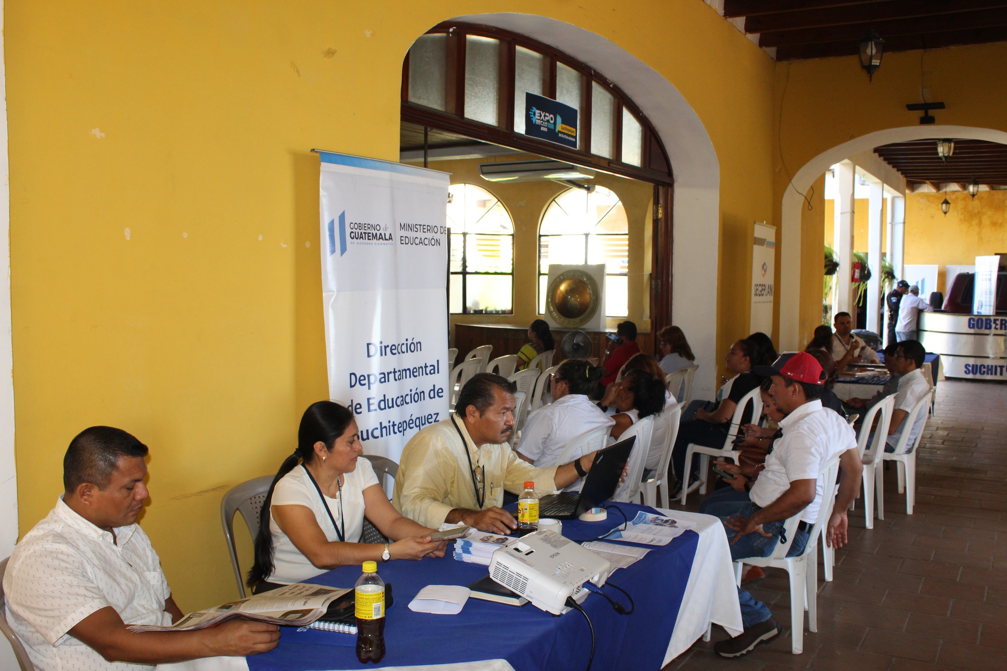 Jóvenes de Suchitepéquez participan en Expo Becas Tour 2023