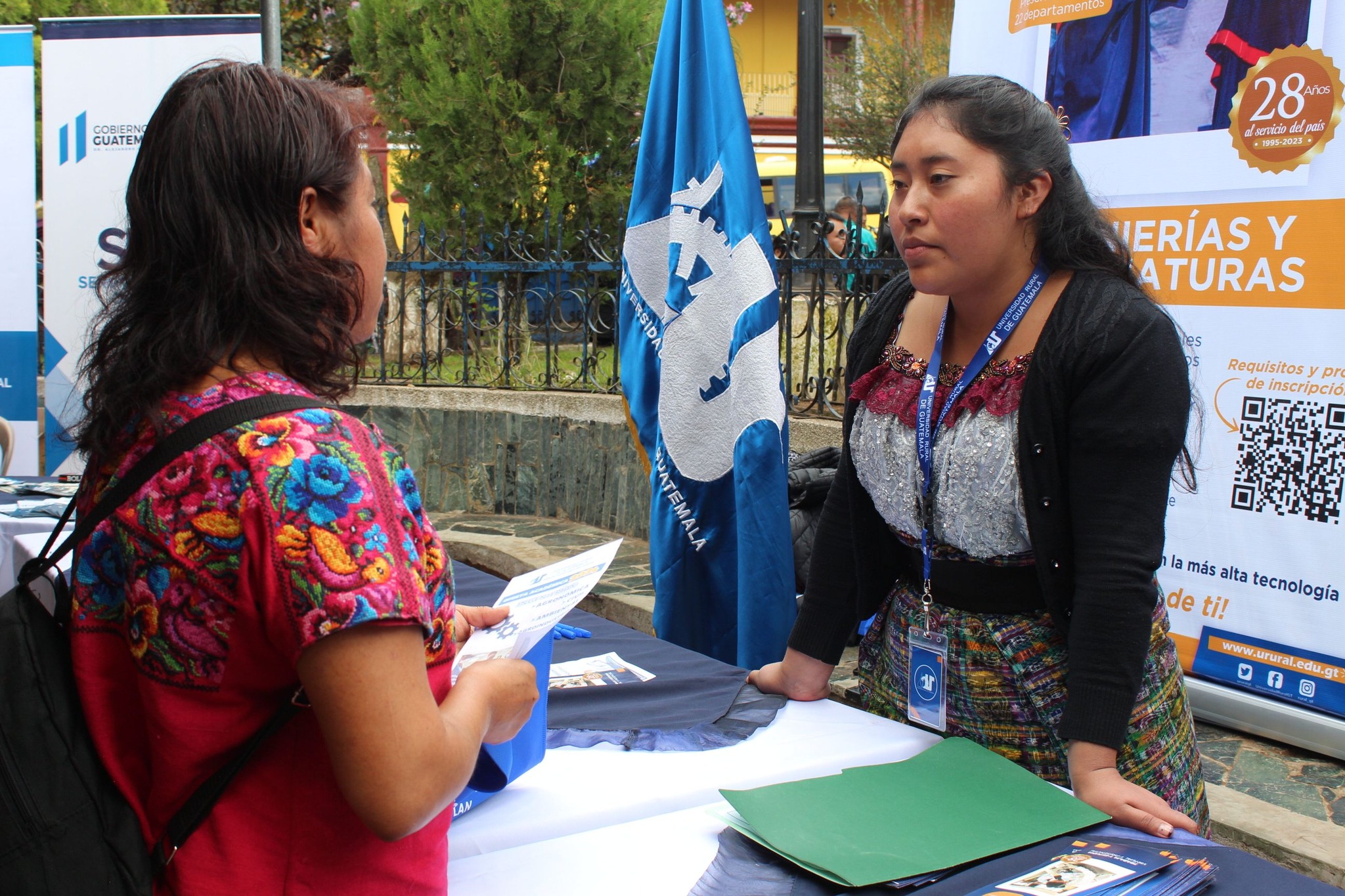 Por segundo día, jóvenes quichelenses participan en Expo Becas Tour 2023