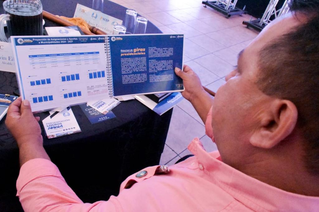 Alcaldes de Chiquimula y Zacapa reciben diplomado a alcaldes electos