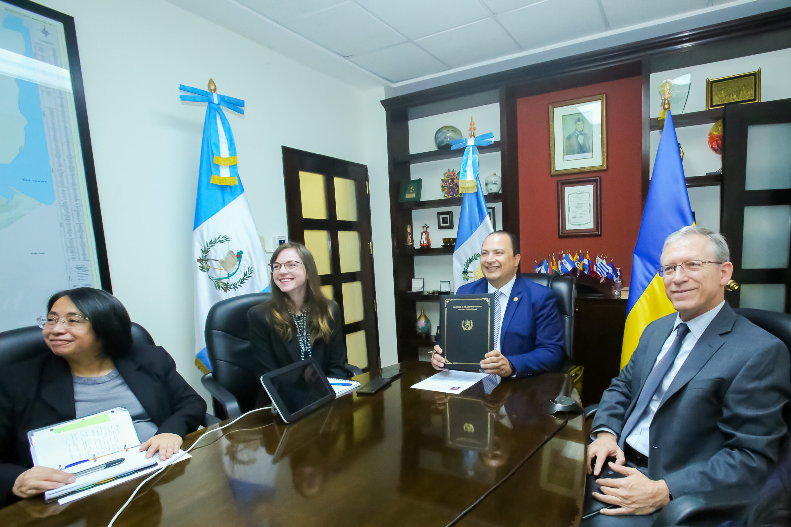 Canciller Mario Búcaro sostuvo reunión virtual con su homólogo de Ucrania