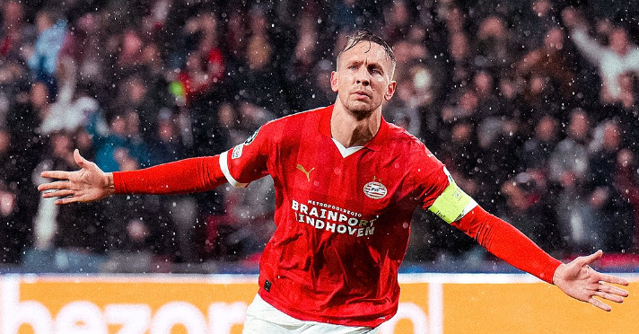 El PSV renace en la Champions gracias al “poeta del gol”