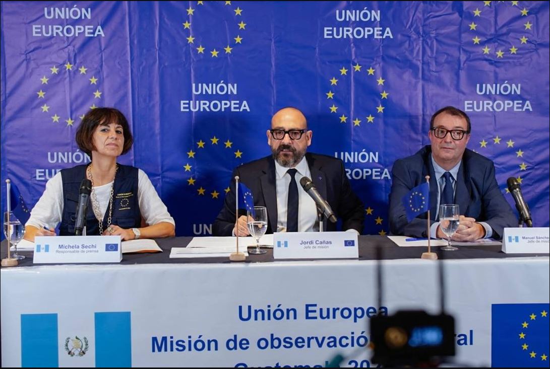 Conferencia de prensa de observadores de la Unión Europea