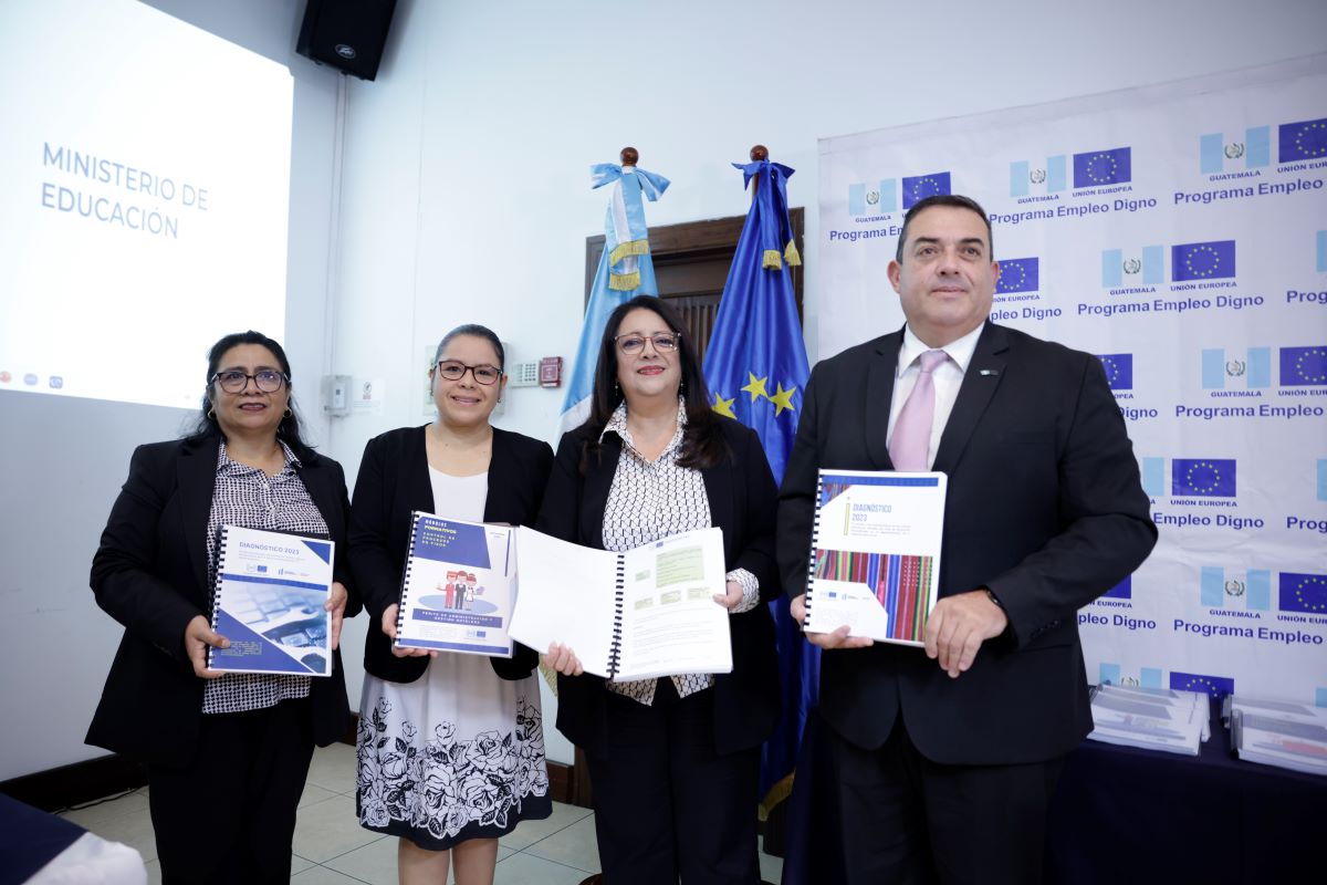Donan libros para fortalecer la educación técnica