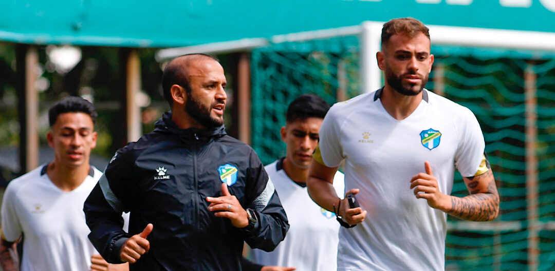 Willy Olivera convoca a 21 guerreros para conquistar el infierno escarlata