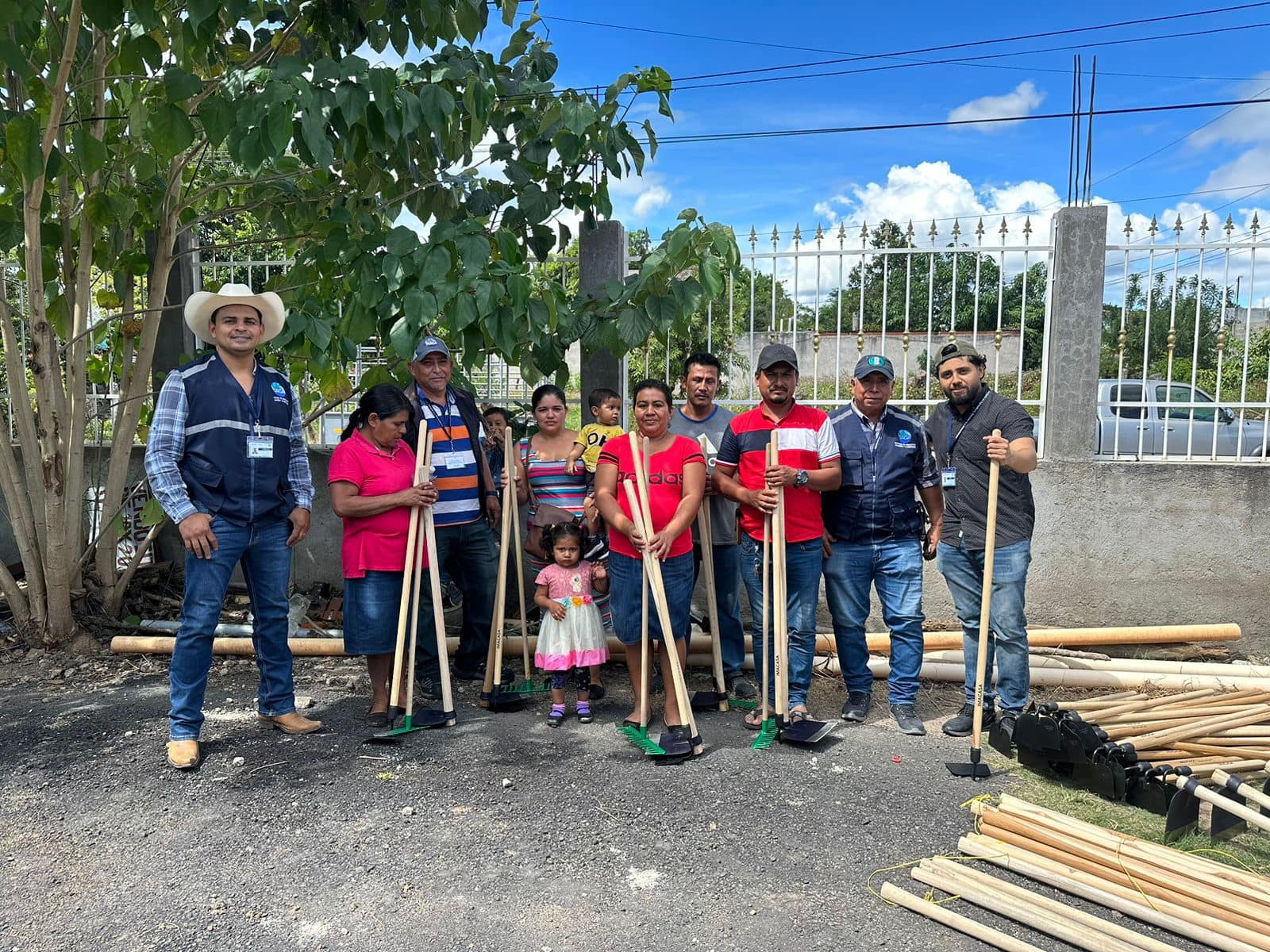 MAGA entrega árboles frutales y herramientas agrícolas en Jutiapa