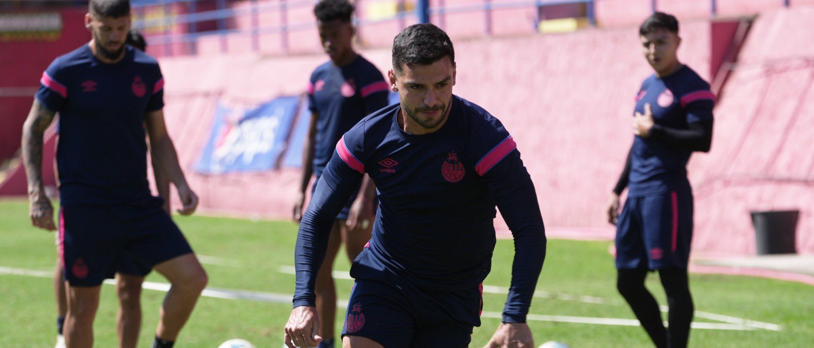 Municipal convoca a 22 jugadores para el clásico 327