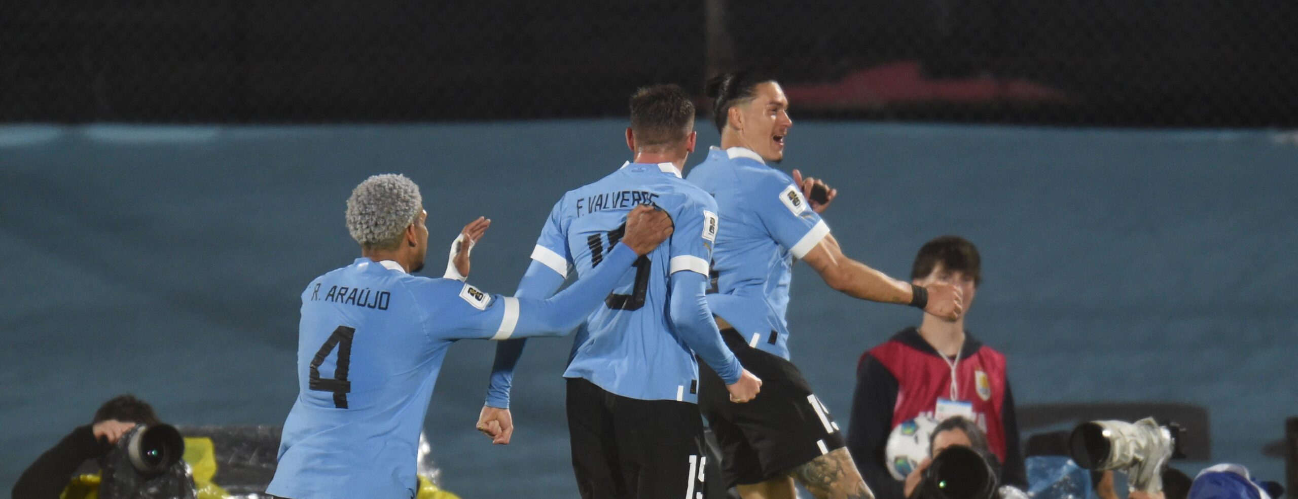 Uruguay golea a Bolivia y lo hunde en el sótano de la tabla