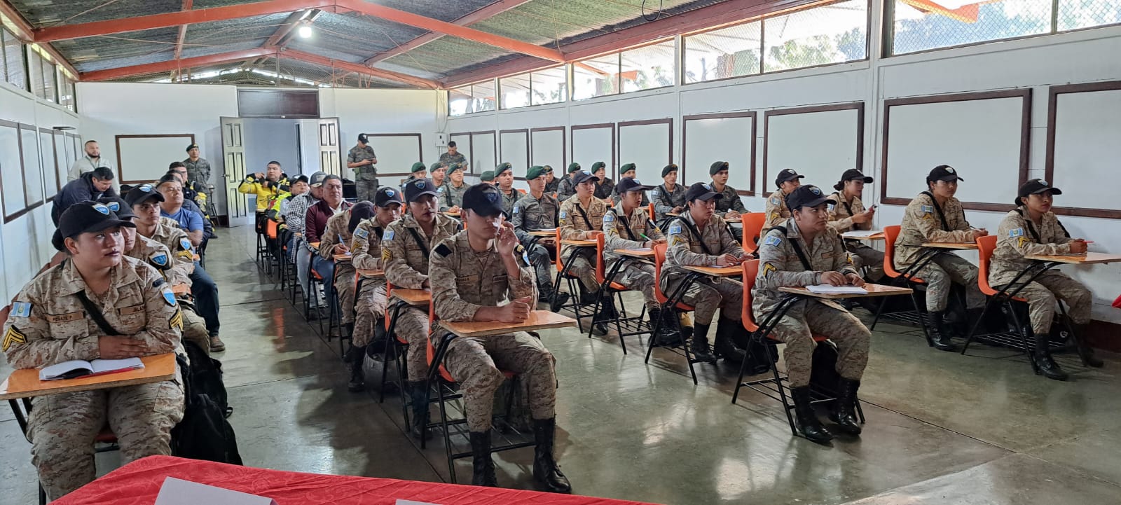 Se destacaron técnicas básicas pero fundamentales para combatir incendios forestales. / Foto: Conred.
