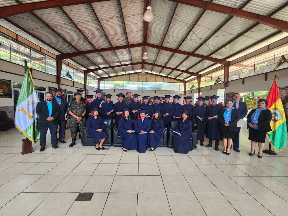 Se gradúa la X promoción del Programa Educativo Integral del Soldado en Guatemala