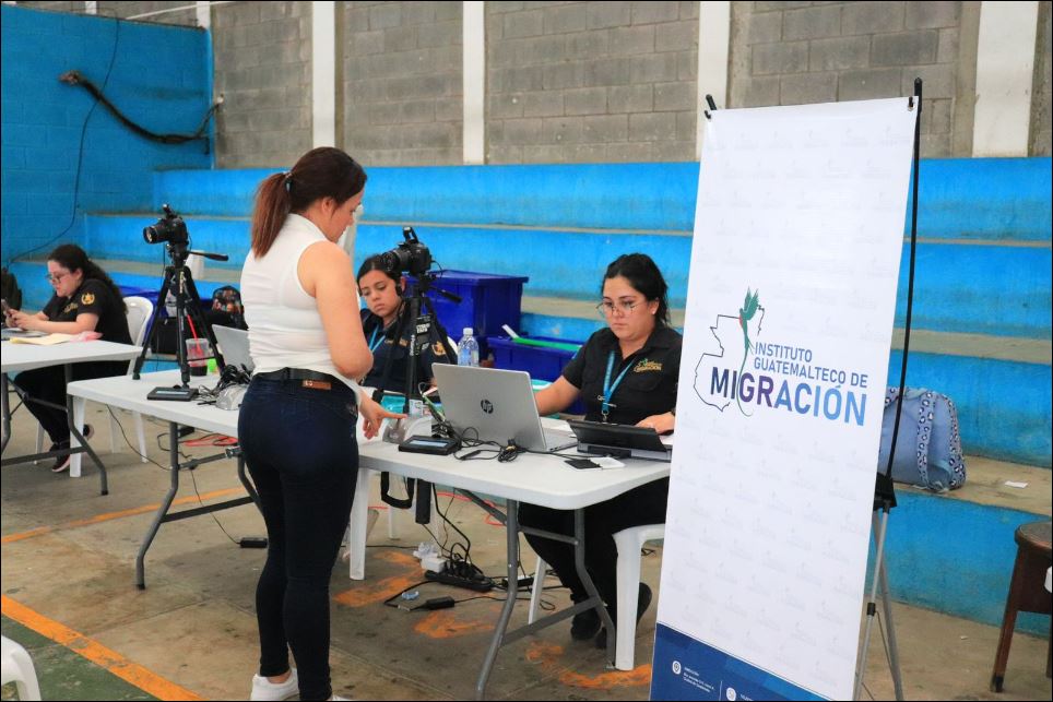 Jornada móvil de extensión de vigencia de pasaporte llega a Jutiapa