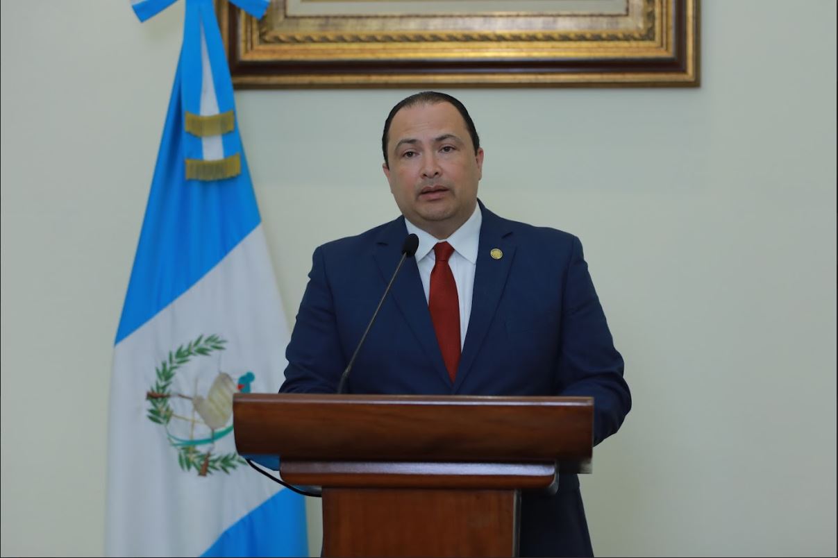 Ministro de Relaciones Exteriores Mario Búcaro