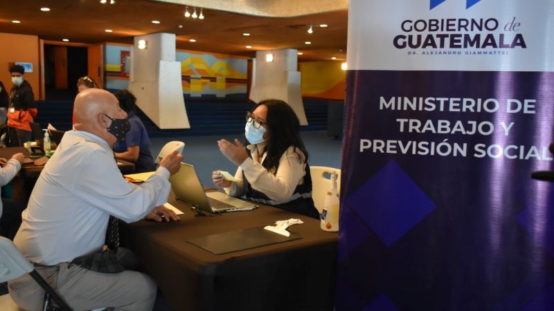 Mintrab instala quiosco de empleo en la ciudad de Guatemala