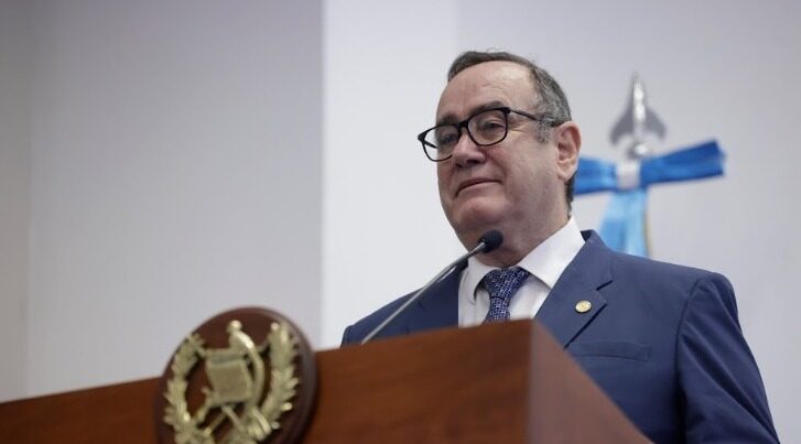 Mandatario denuncia manipulación mediática de EE. UU. contra Guatemala