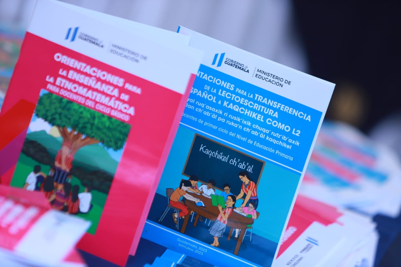 Presentan guías para la enseñanza de lectoescritura en cakchiquel y etnomatemática