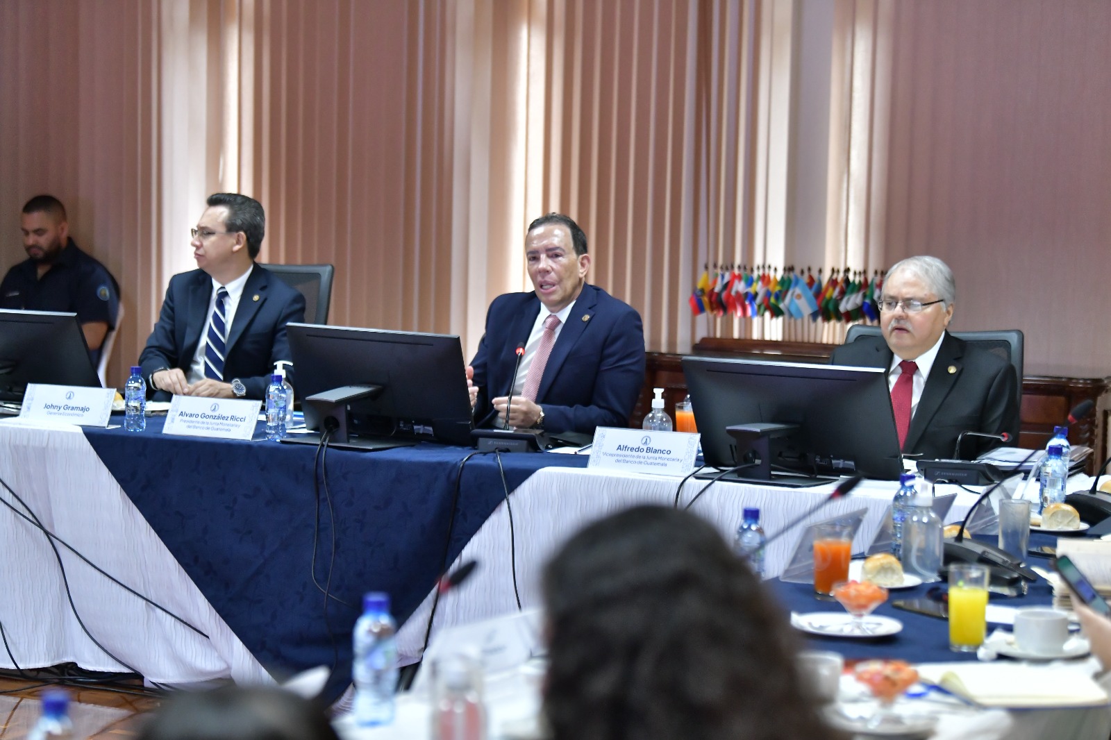 Conferencia de prensa del Banco de Guatemala. /Foto: Carlos Jacinto.