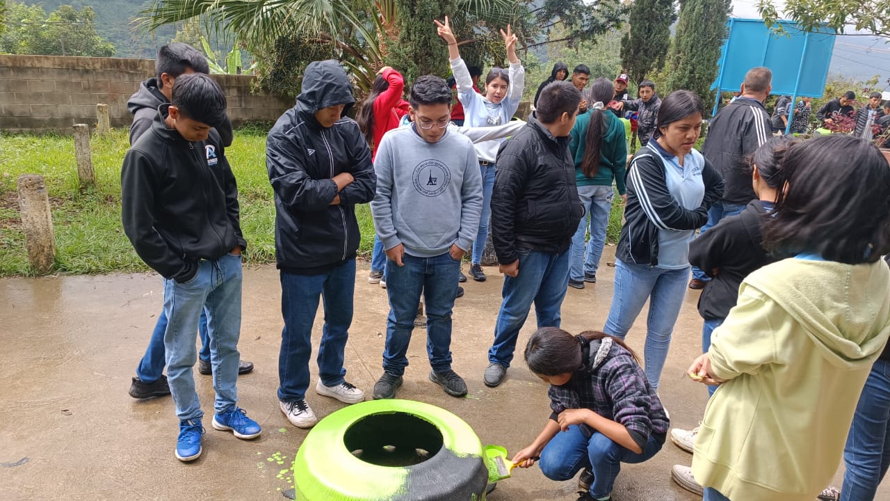 Fomentan el uso de material reciclable en estudiantes huehuetecos