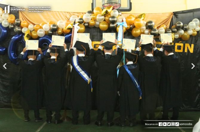 Doce adolescentes del Cejupliv se gradúan de Bachillerato en Emprendimiento y Productividad