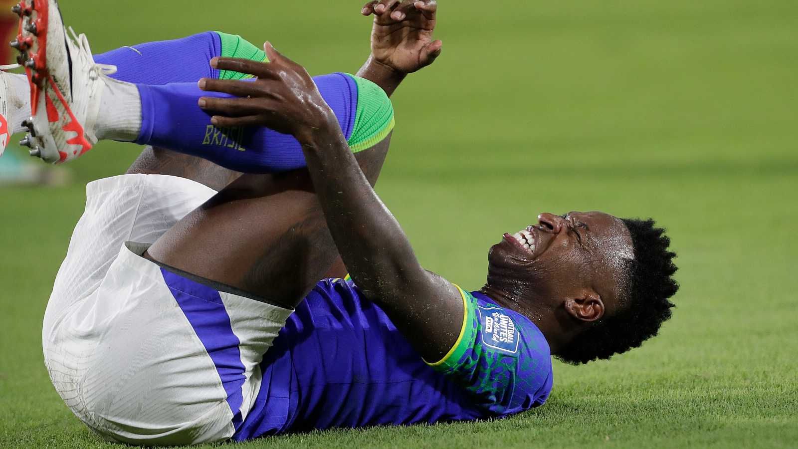 Vinícius sufre una rotura muscular y dice adiós a 2023