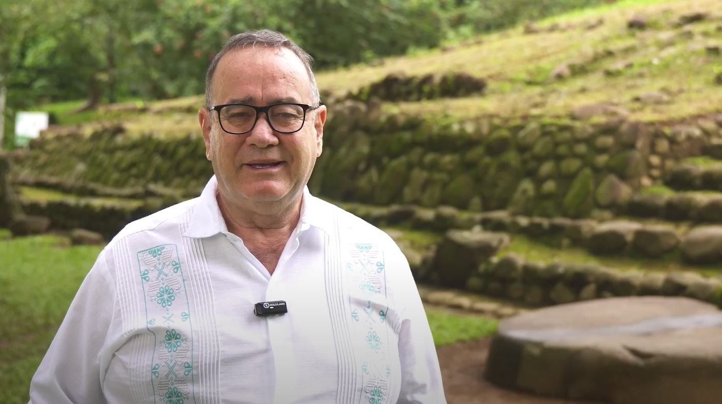 Presidente Alejandro Giammattei supervisó el trabajo en el Parque Arqueológico Tak’alik Ab’aj. /Foto: SCSPR