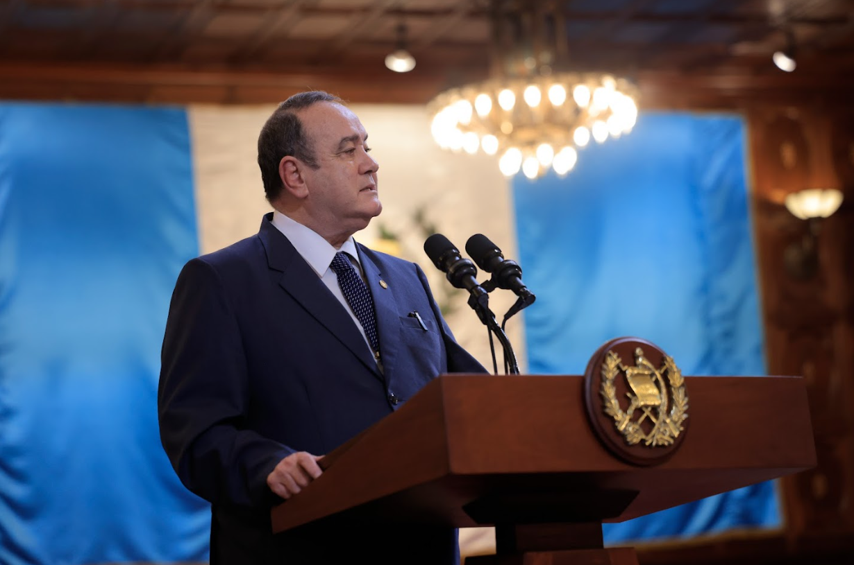 El presidente Alejandro Giammattei reiteró su compromiso con la transmisión de mando. / Foto: Gilber García.