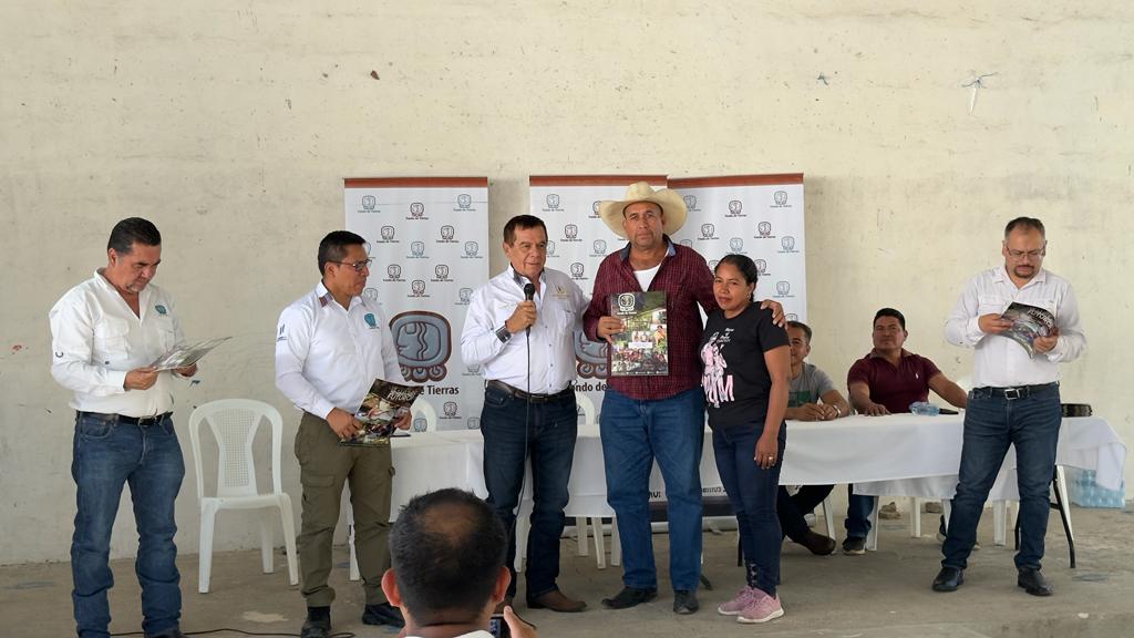 Entregan escrituras registradas a beneficiarios de Comapa, Jutiapa