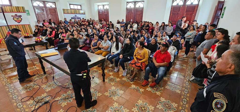 En San Marcos brindan capacitación a vendedores de juegos pirotécnicos