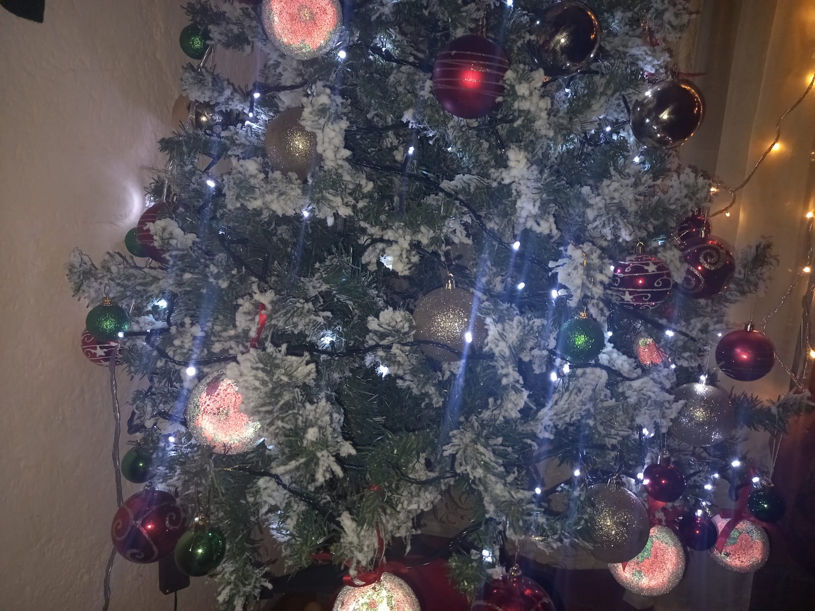 El árbol de Navidad forma parte de las tradiciones navideñas