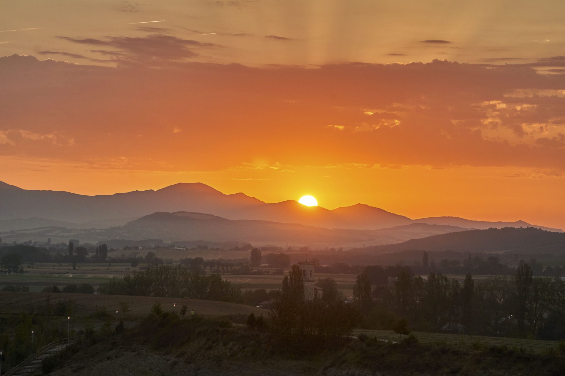 Amanecer en la Llanada Alavesa. / Foto: EFE.