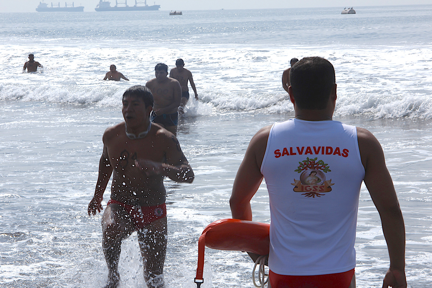Vigilancia del cuerpo de salvavidas del IGSS. /Foto: IGSS