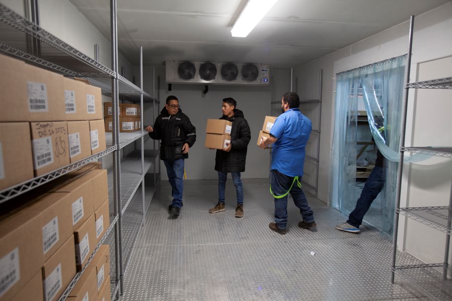 MSPAS abastece servicios de Salud con vacunas contra COVID-19